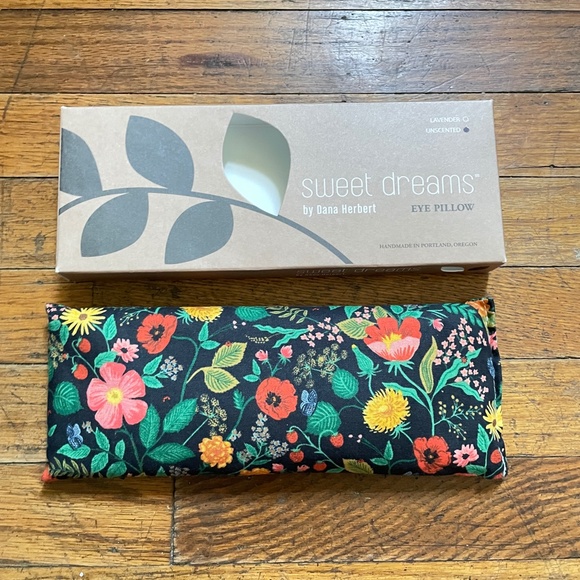 NIB Sweet Dreams by Dana Herbert Eye Pillow in Strawberry Fields Unscented - Picture 2 of 3
